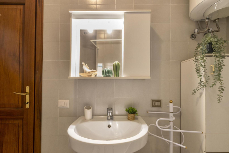 Bathroom 5, Sardinia Re - Francesca s Apartment, Sassari