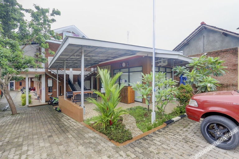 Exterior & Views 2, Hotel O D Kost In Kandri Semarang, Semarang