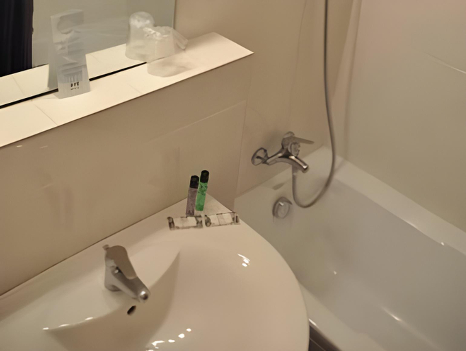 Bathroom 11