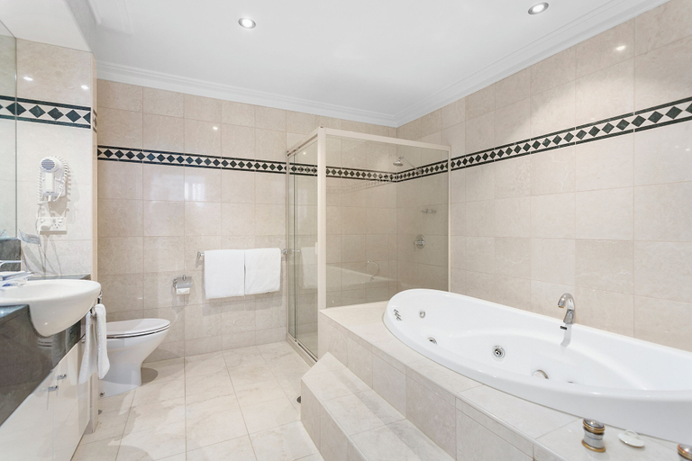 Bathroom 5, Clarion Suites Gateway, Melbourne