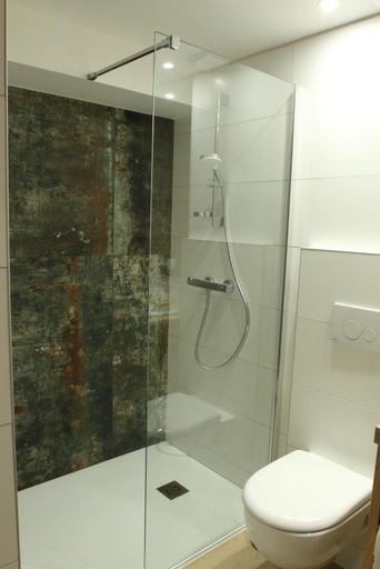 Bathroom 3, La ferme de Berlioz, Isère