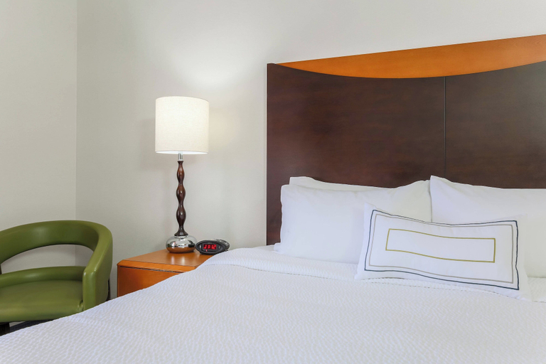 Bedroom 4, Fairfield Inn & Suites Mahwah, Bergen