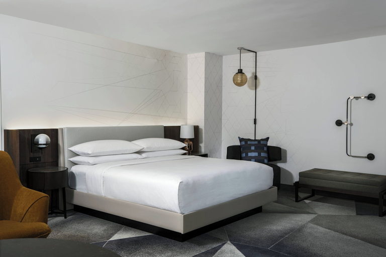 Bedroom 3, Philadelphia Marriott Old City, Philadelphia