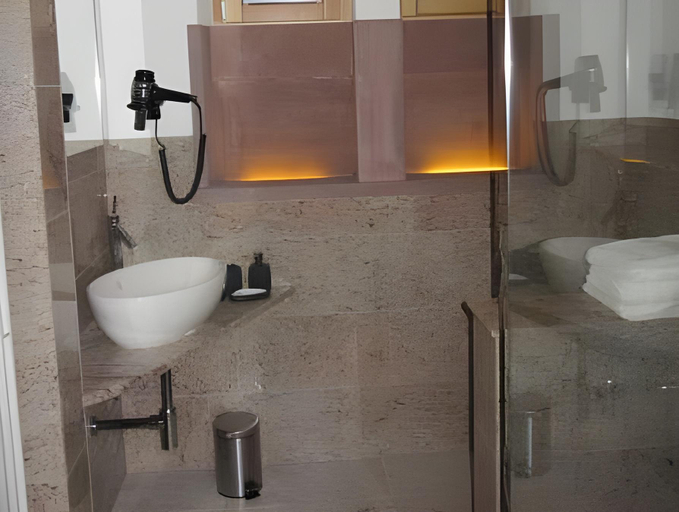 Bathroom 10