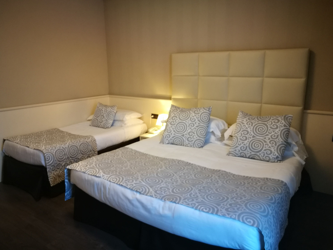 Bedroom, Hotel Nuovo, Lecco