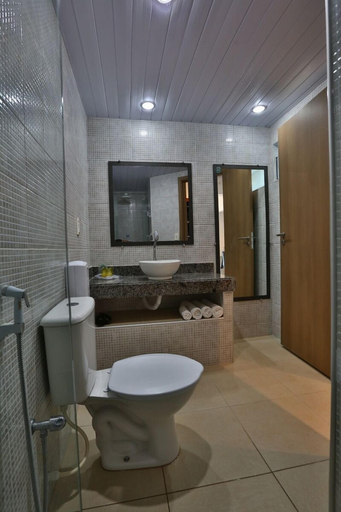 Bathroom 12