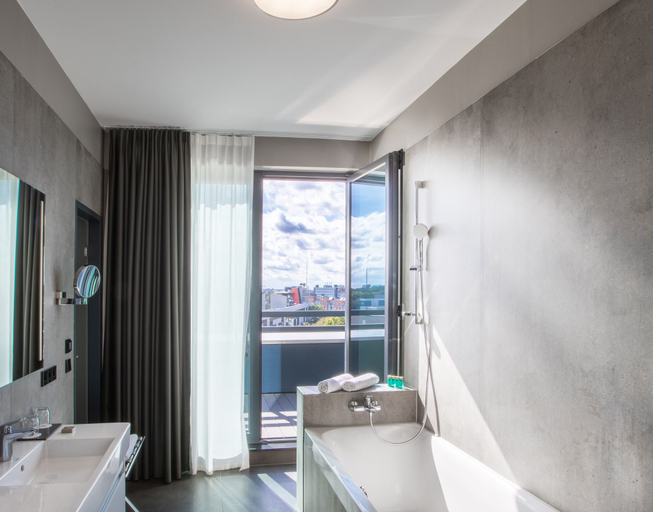 Bathroom 5, Ocak Hotel, Berlin