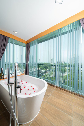 Bathroom 5, Royal Prince Resort Pattaya, Pattaya