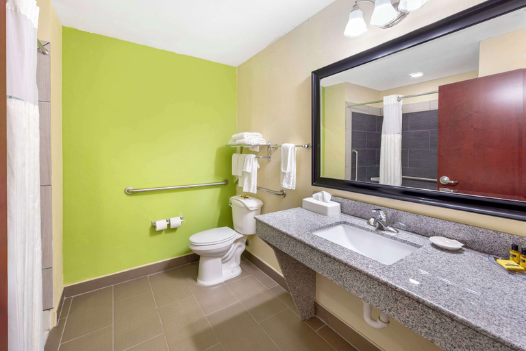 Bathroom 4, Best Western Plus Pratt, Pratt