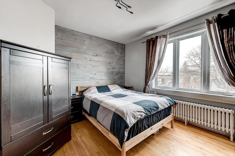 Bedroom 2, Ville-Emard Duplex avec esprits de communaute, Montréal