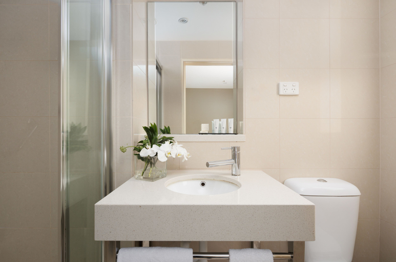 Bathroom 4, The Victoria Hotel Melbourne, Melbourne