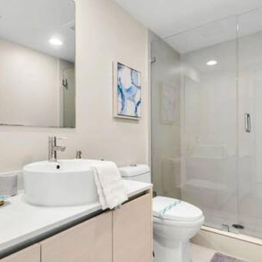 Bathroom 3, min to Beach Direct Water Views Fast Wi-Fi, Broward