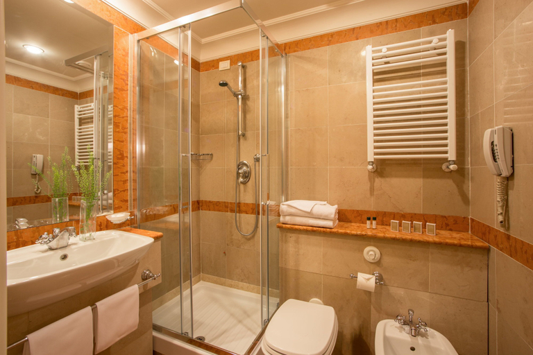 Bathroom 5, Hotel Cristoforo Colombo, Rome