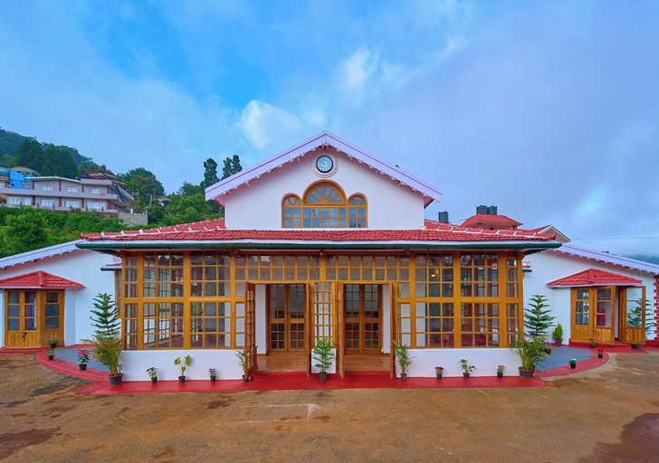 Exterior & Views