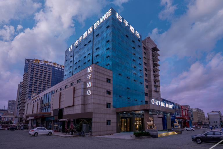 Exterior & Views