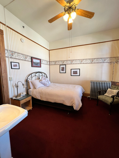 Bedroom 2, Hotel St. Nicholas, Teller