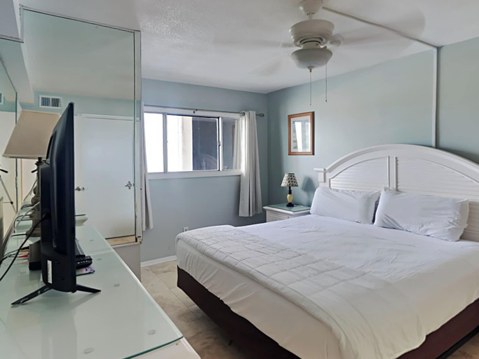 Bedroom 1, Summit Beach Resort by Resort Collection, Bay