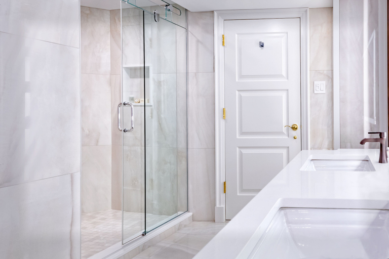 Bathroom 4, Château Vaudreuil, Vaudreuil-Soulanges