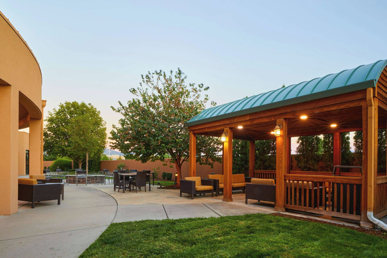Exterior & Views 3, Courtyard by Marriott Medford Airport, Jackson
