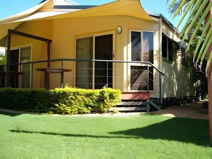 Exterior 12