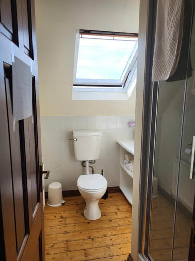 Bathroom 2, Heathervillefarm Blennerville rooms in a house