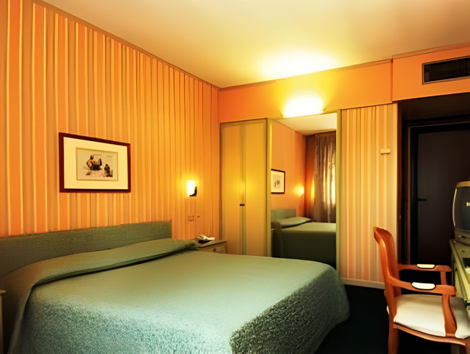 Bedroom 13