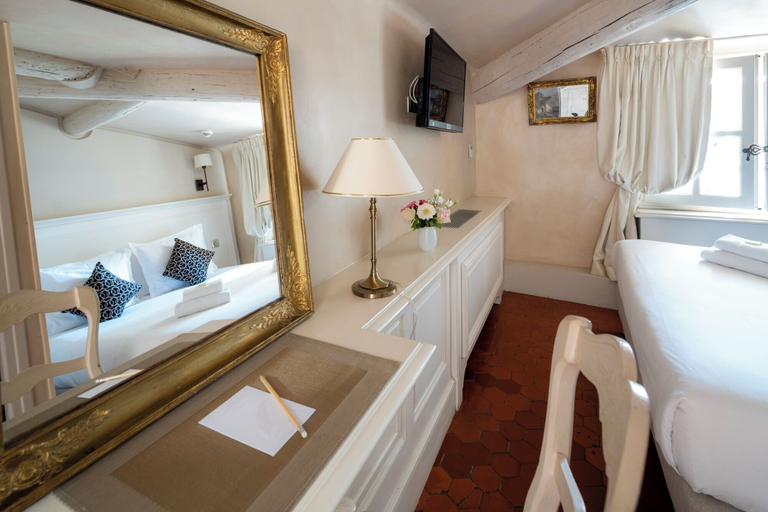 Bedroom 3, Les Quatre Dauphins, Bouches-du-Rhône