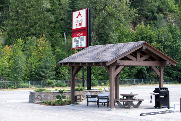 Exterior & Views 2, Swiss Chalet Motel, Columbia-Shuswap
