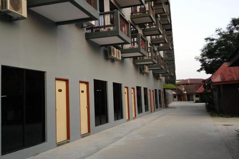 Exterior 28