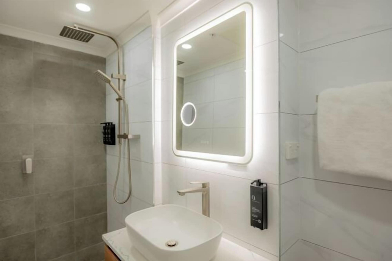 Bathroom 15