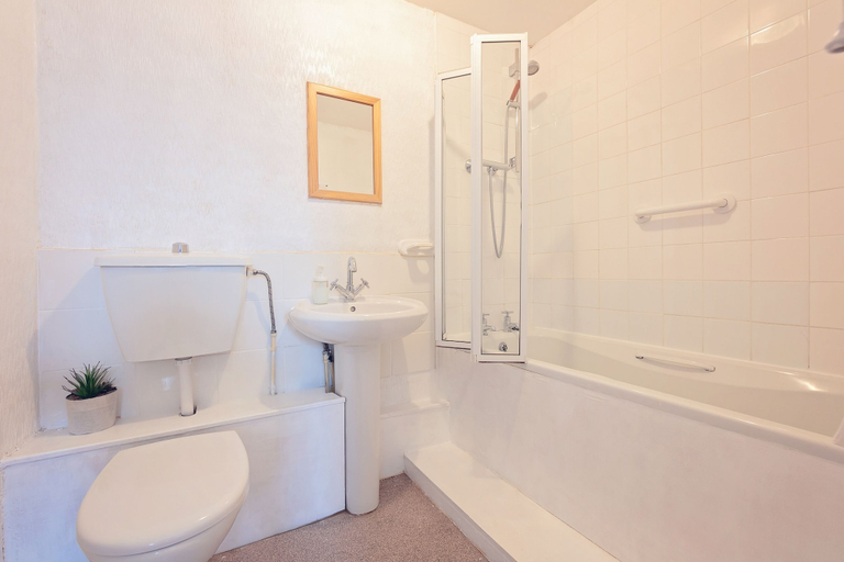 Bathroom 4, The Tavern - Steakhouse and Lodge, Northumberland