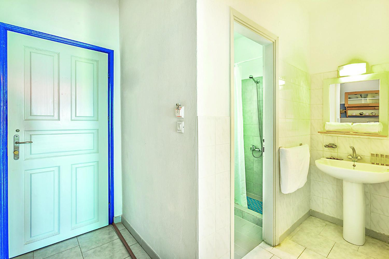 Bathroom 5, Xenios Faros Apartments, Central Macedonia