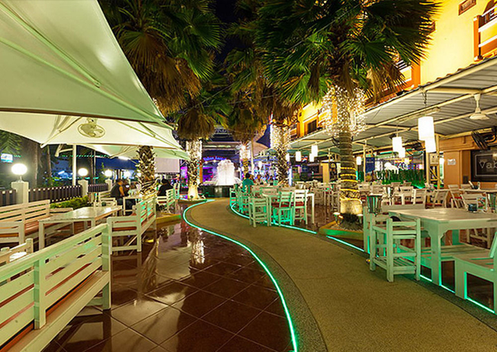 Food & Drinks 15