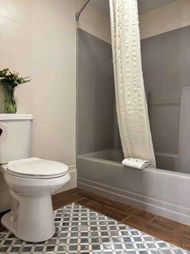 Bathroom 4, Sherwood Motel, Tioga