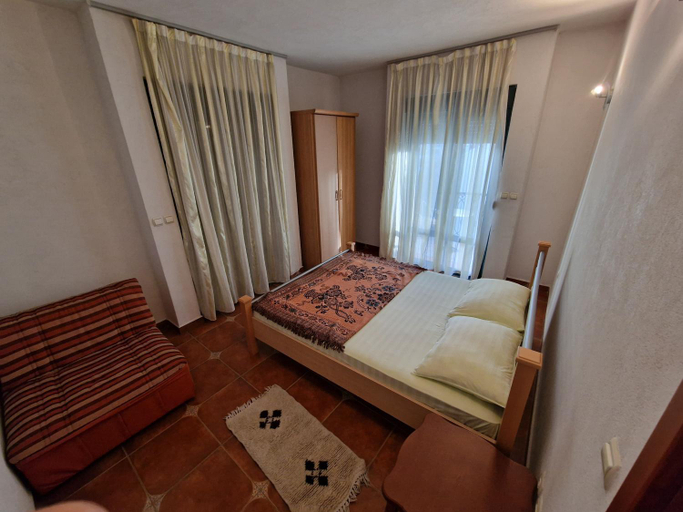 Others 5, Villa zurich