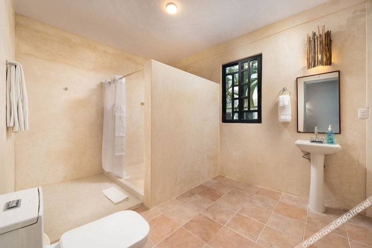 Bathroom 4, Alito Tulum Hotel, Cozumel