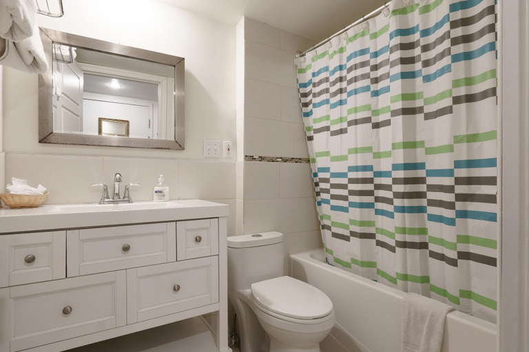 Bathroom 3, Auberge Manoir Ville Marie, Montréal