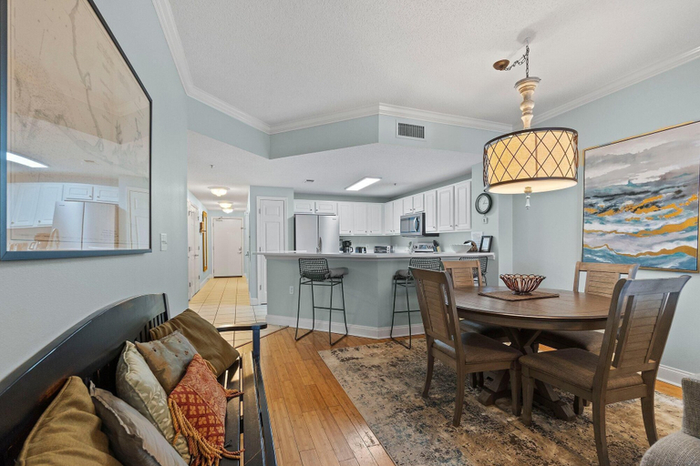 Others 5, Palacio 1403, Escambia