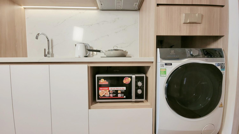Kitchen 3, A La Carte Ha Long Bay Apartments by Kevin & Anna, Hạ Long