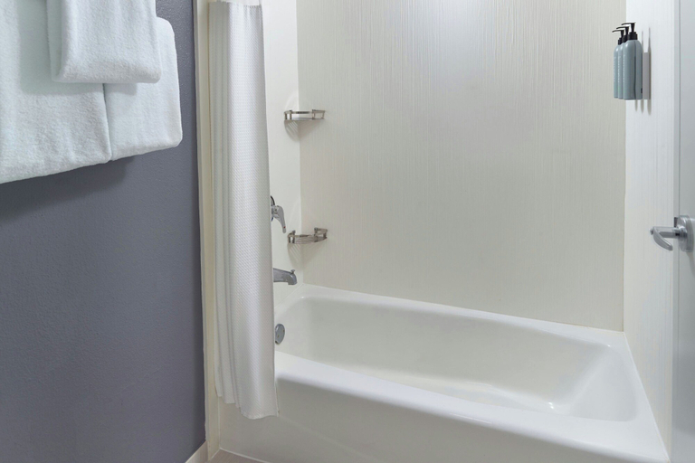 Bathroom 4, Courtyard by Marriott Tallahassee Downtown/Capitol, Leon