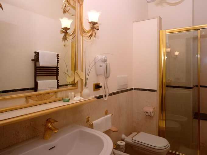 Bathroom 10