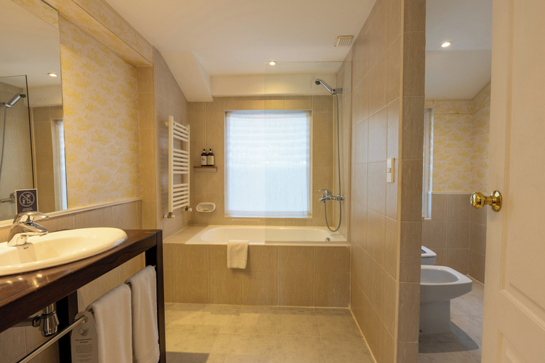 Bathroom 5, Los Acebos Ushuaia Hotel, Ushuaia