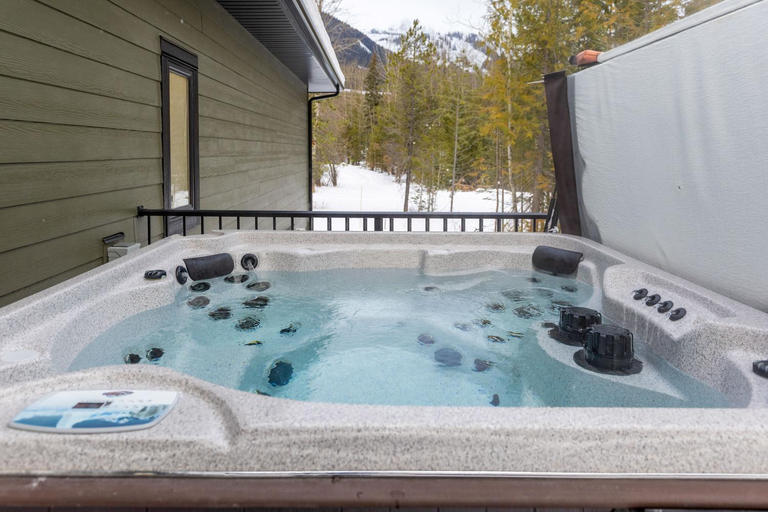 Sport & Beauty 2, Powder House Chalet by Fernie Central Reservations, East Kootenay