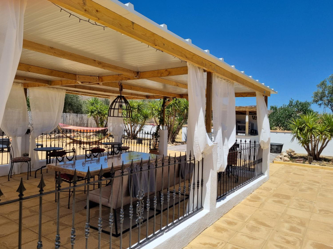 Food & Drinks 5, Oasis View, Almería