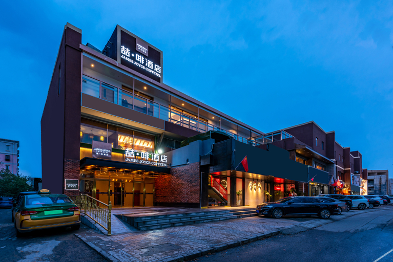 Exterior & Views