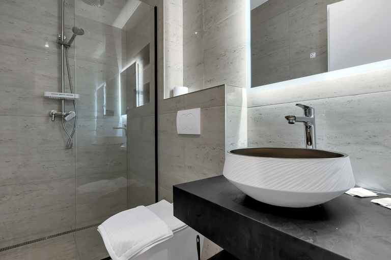 Bathroom 3, Beach Hotel Bozikovina, Podstrana