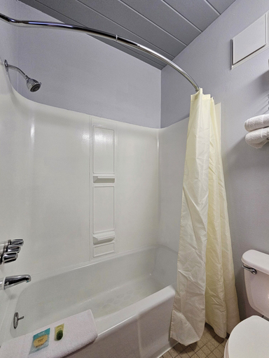 Bathroom 3, 1st Choice Inn Rawlins, Carbon