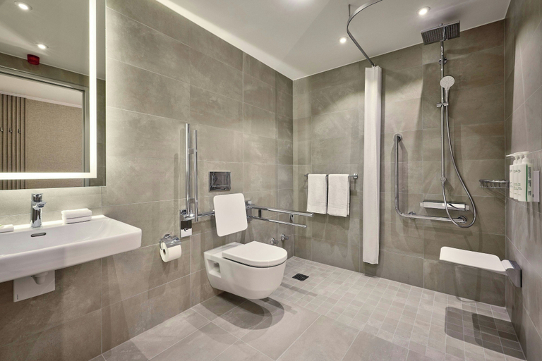 Bathroom 5, Courtyard by Marriott Berlin City Center, Berlin