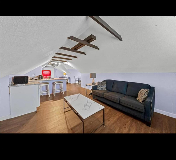 Others 4, Whole unit for a family to stay, Kansas City