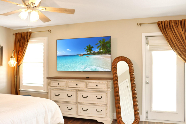 Bedroom 3, The Blue Pearl, Bay